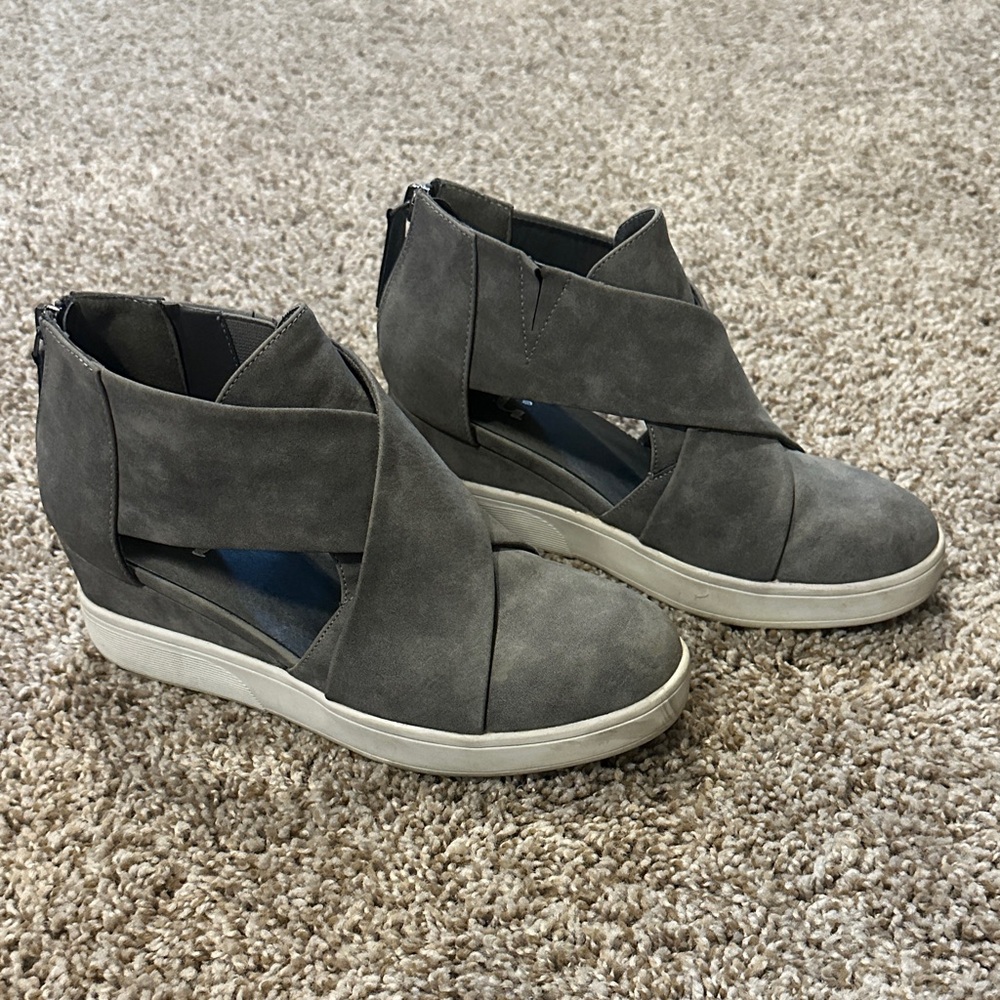 Journee Collection Women’s Seena Wedge Sneakers Size 7 Gray